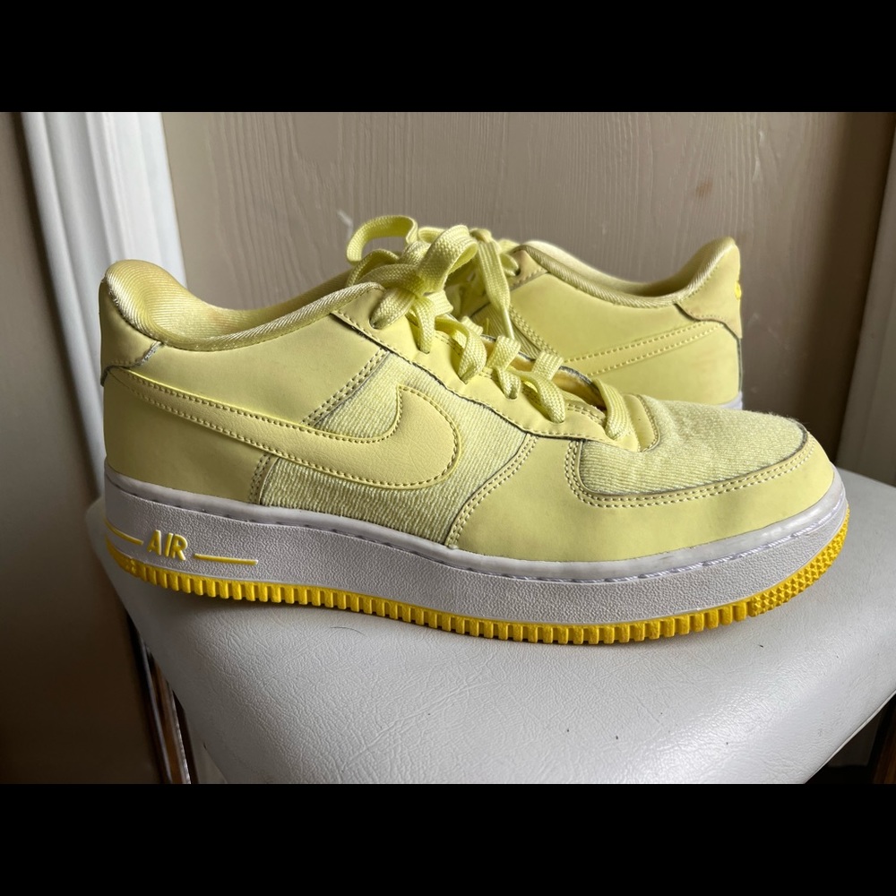 Nike Air Force 1 neon yellow with glitter detail rare hard to find!